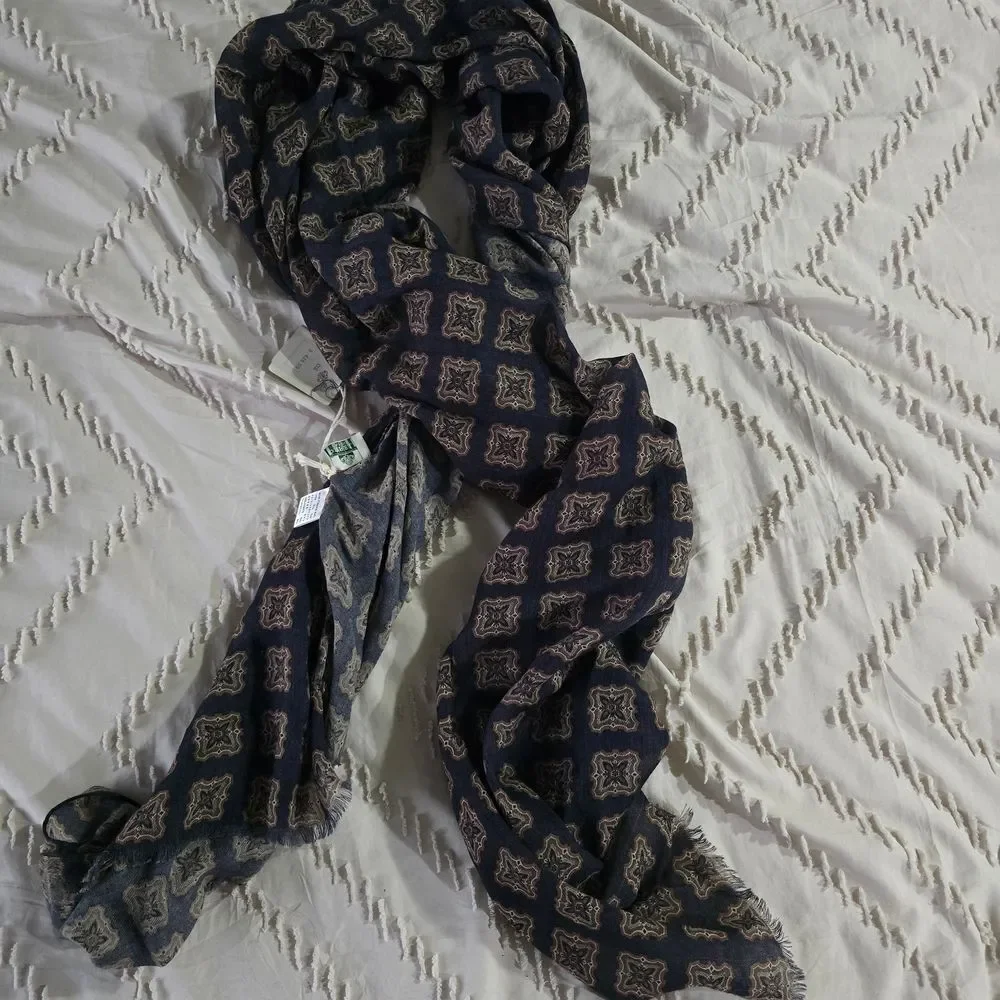 NWT Borrelli Napoli Cashmere Scarf Navy Medallion Print $425 Retail